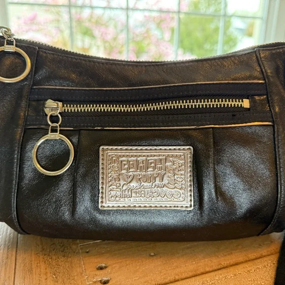 Coach Poppy Bag Black Leather Crossbody or Wear as Handbag. Great Condition! - Picture 3 of 12